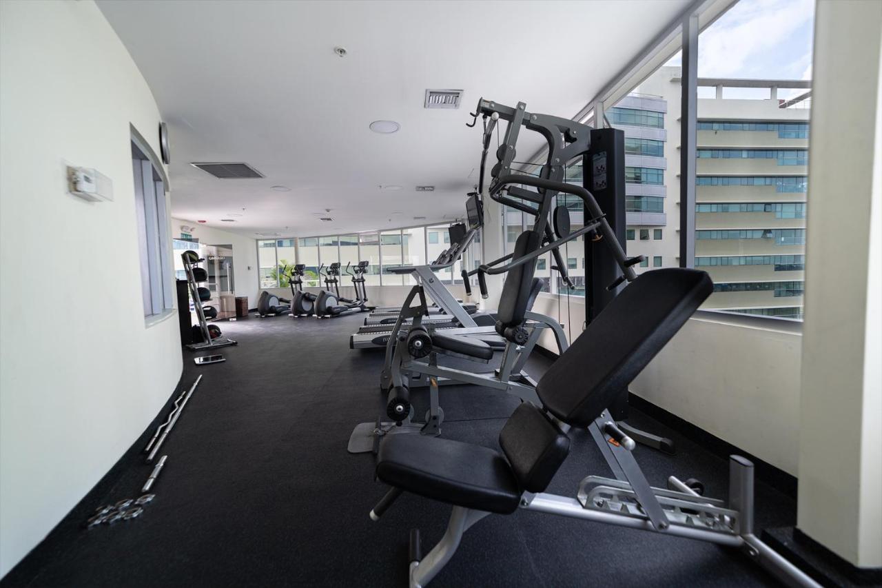 Tryp By Wyndham Guayaquil Airport Hotel Exterior foto The gym at the hotel
