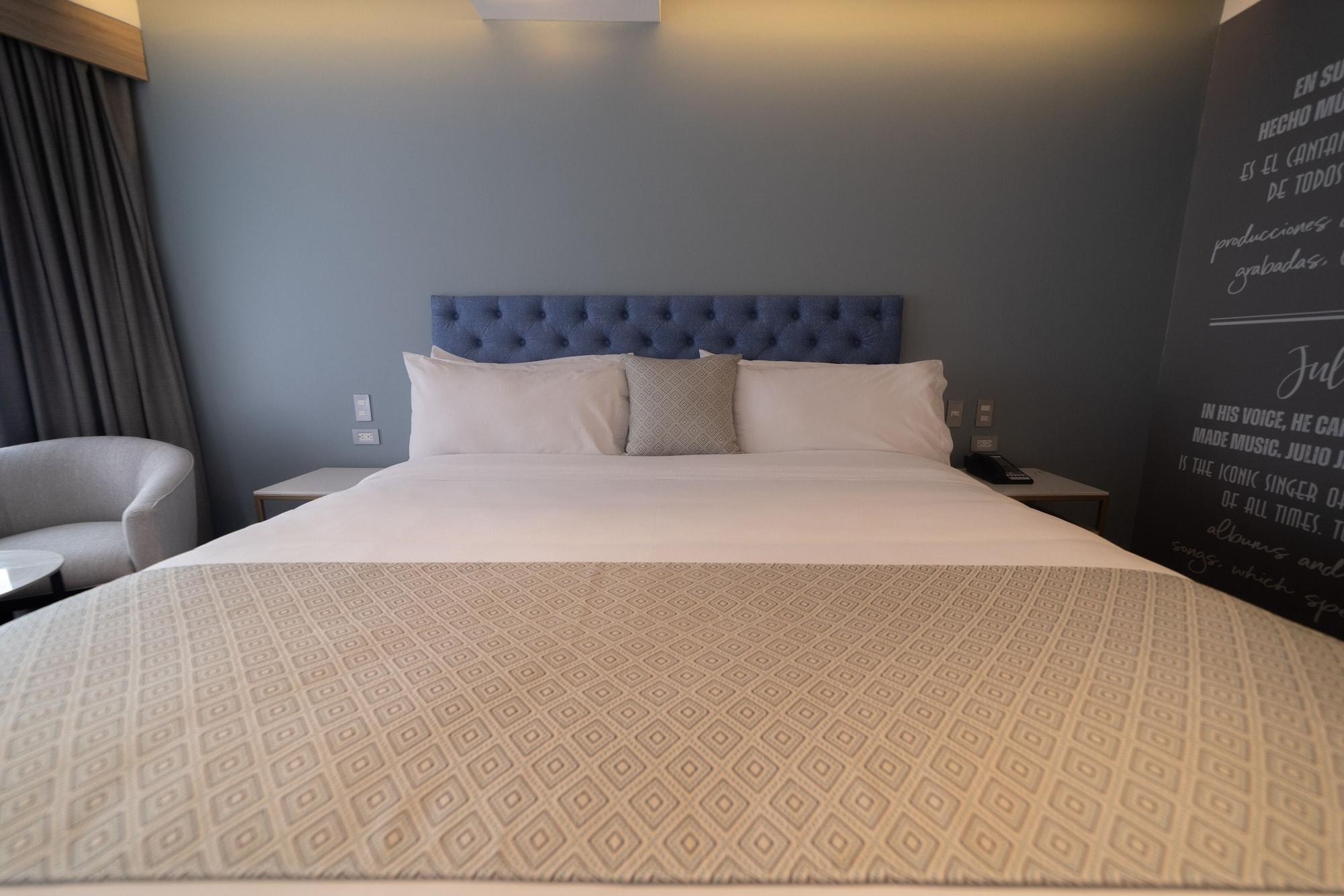 Tryp By Wyndham Guayaquil Airport Hotel Exterior foto A bedroom at the hotel