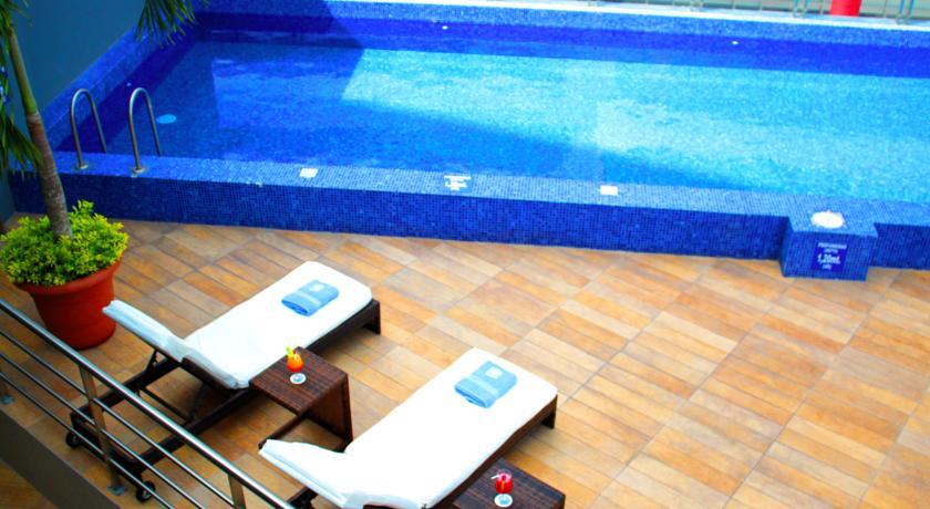 Tryp By Wyndham Guayaquil Airport Hotel Exterior foto The swimming pool at the hotel