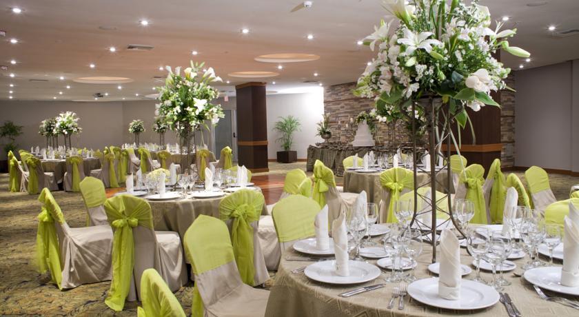 Tryp By Wyndham Guayaquil Airport Hotel Exterior foto A wedding reception