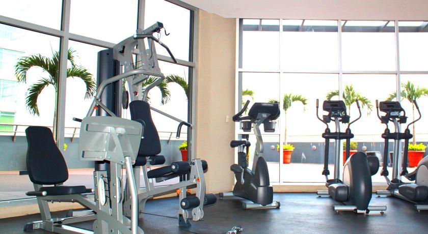 Tryp By Wyndham Guayaquil Airport Hotel Exterior foto A gym in a hotel