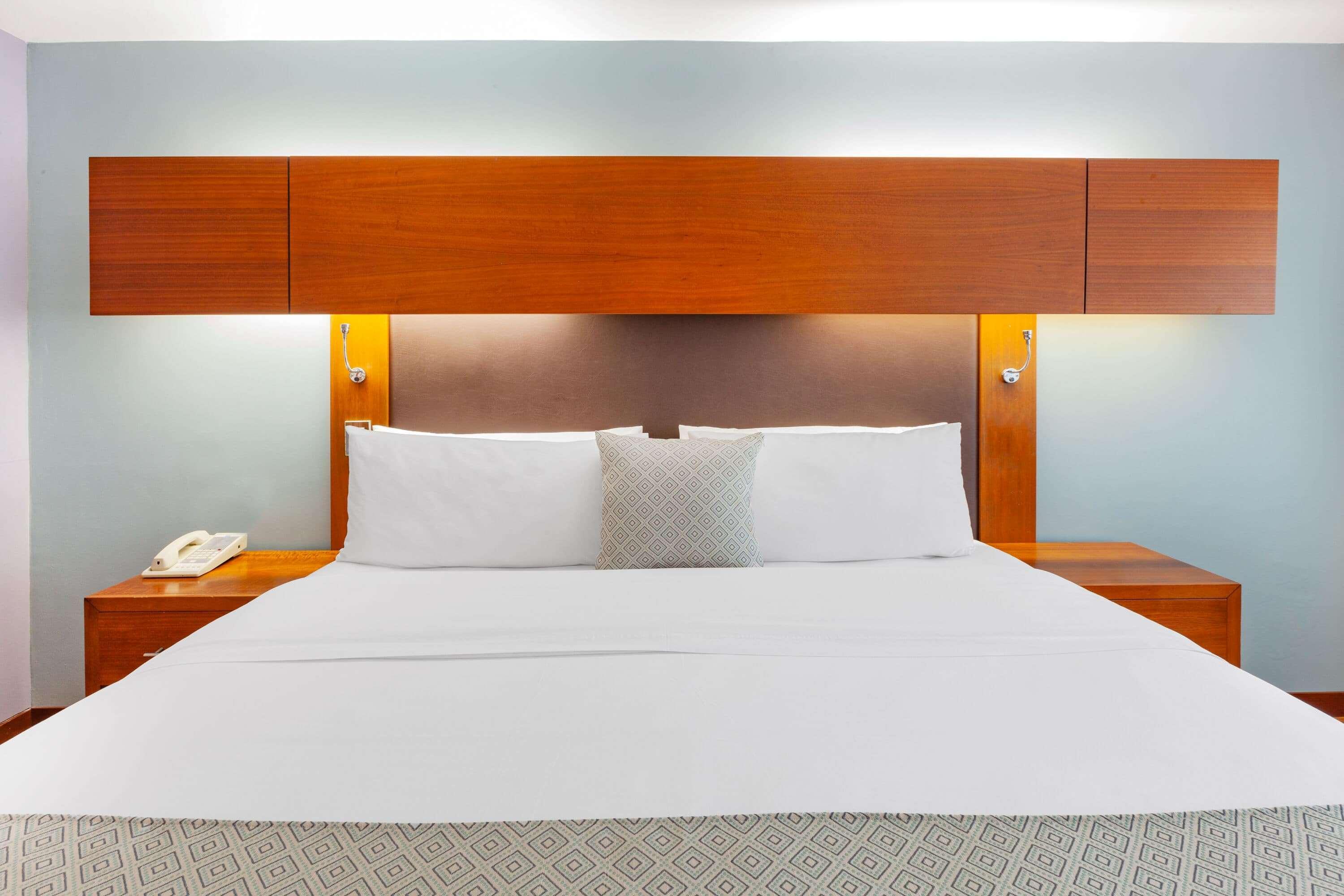 Tryp By Wyndham Guayaquil Airport Hotel Exterior foto A bed with a headboard