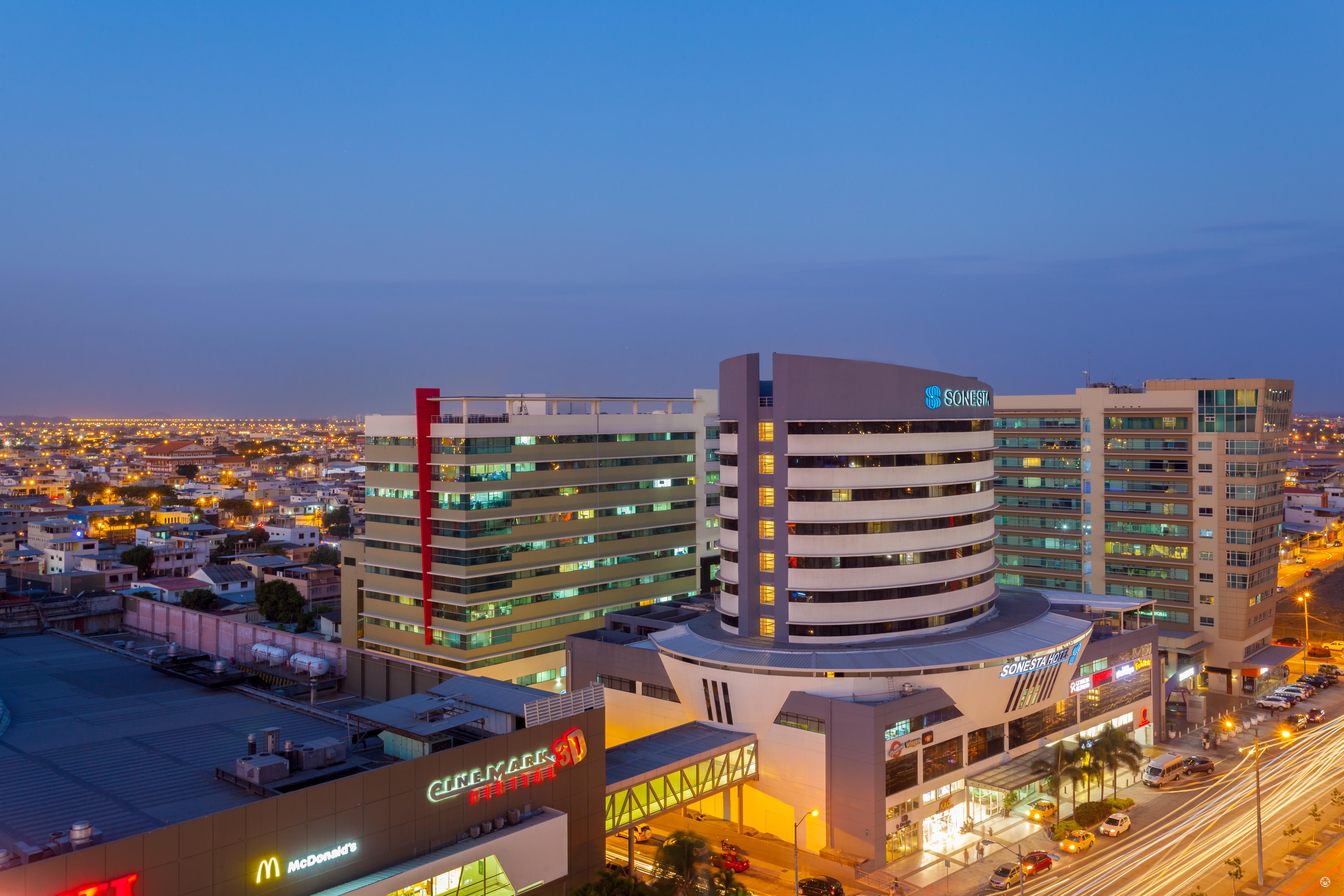Tryp By Wyndham Guayaquil Airport Hotel Exterior foto Centro Médico CEMTRO