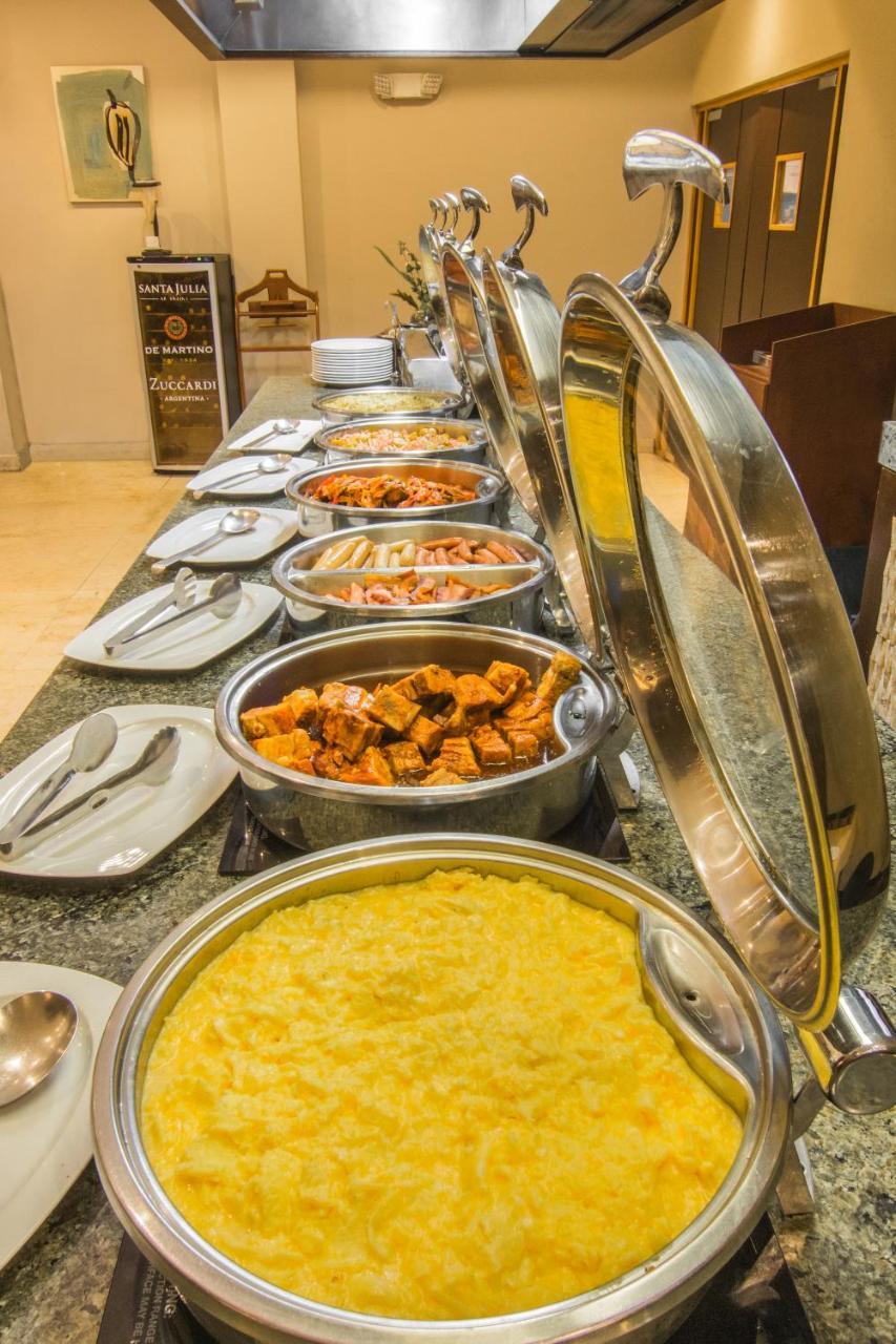 Tryp By Wyndham Guayaquil Airport Hotel Exterior foto A chafing dish with food